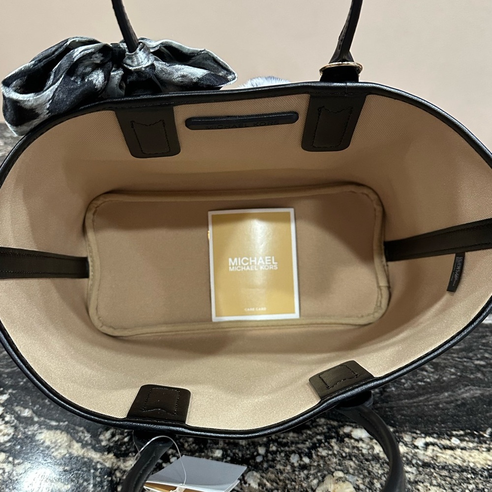 NWT Michael Kors Jodi Tote - Picture 6 of 6